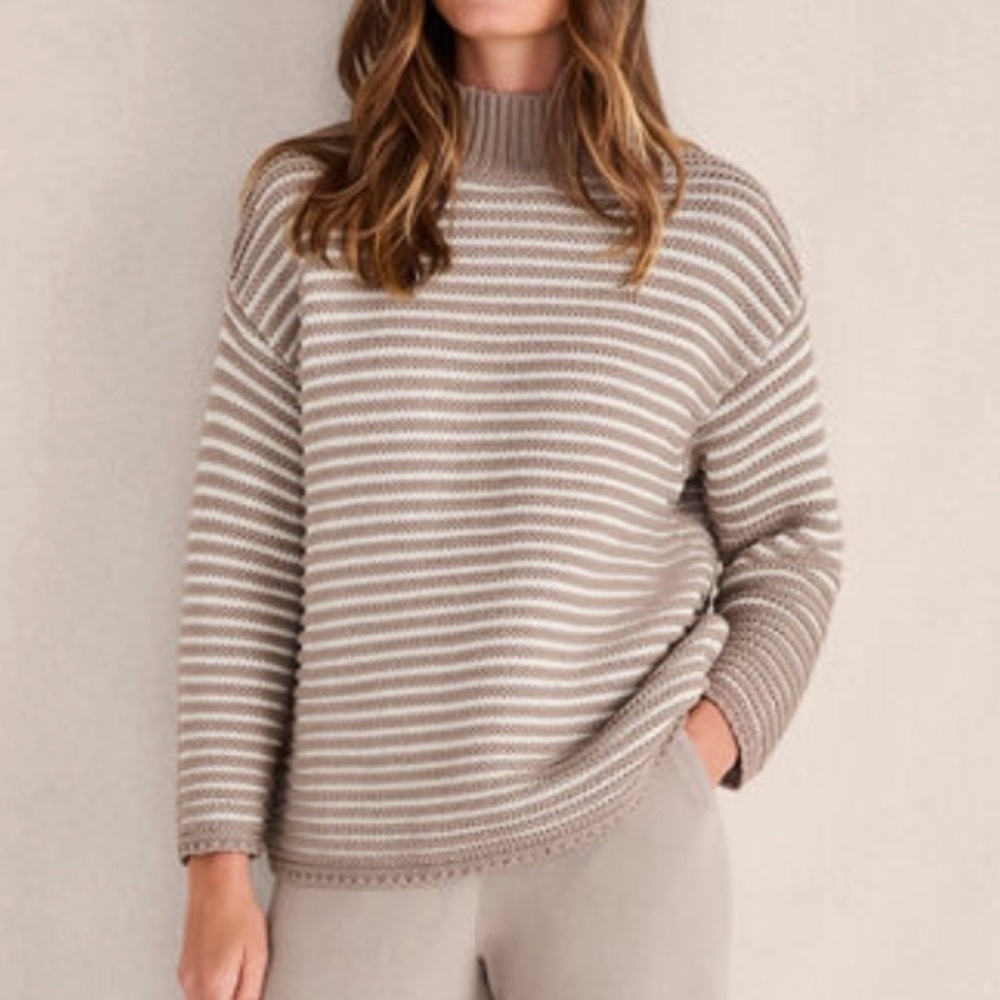 Cozy NWT Taupe and Cream Women's Mock Turtleneck Sweater wool blend